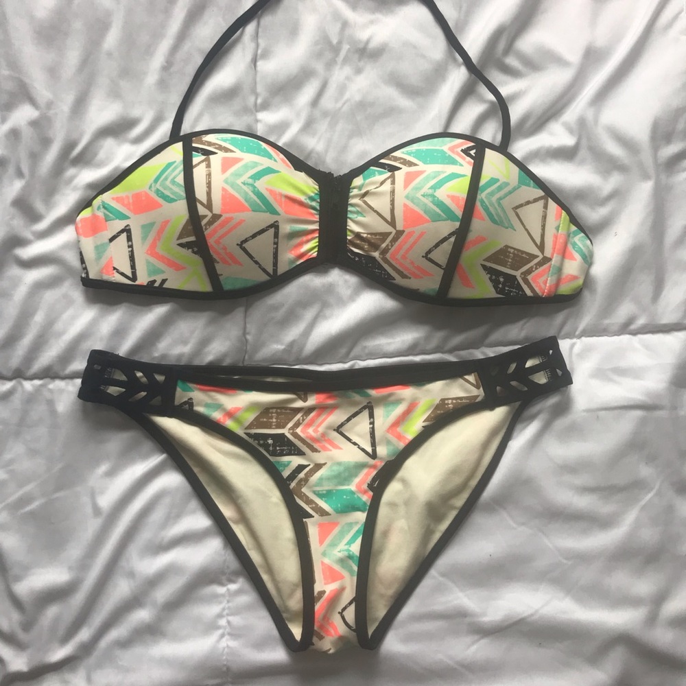 •Body Glove• Geometric Cut Out Zip Up Bikini Set